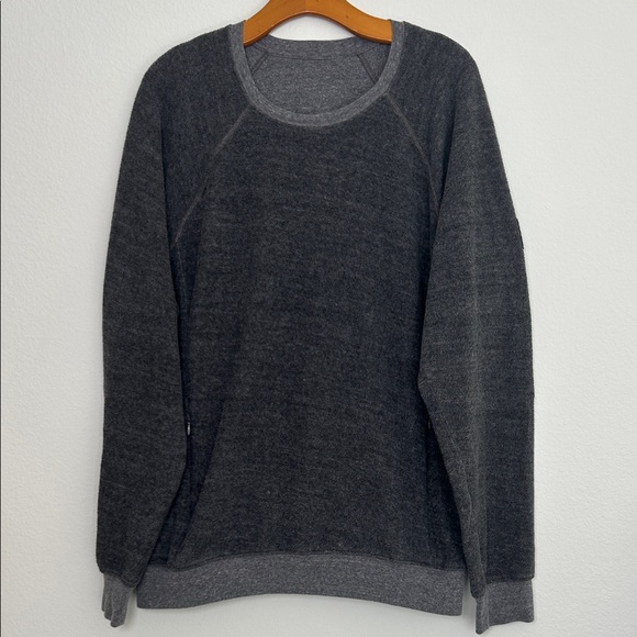 ALO Yoga Other - Alo Yoga Men’s L Gray Triumph Fleece Crewneck Sweatshirt w/ Zip Pockets